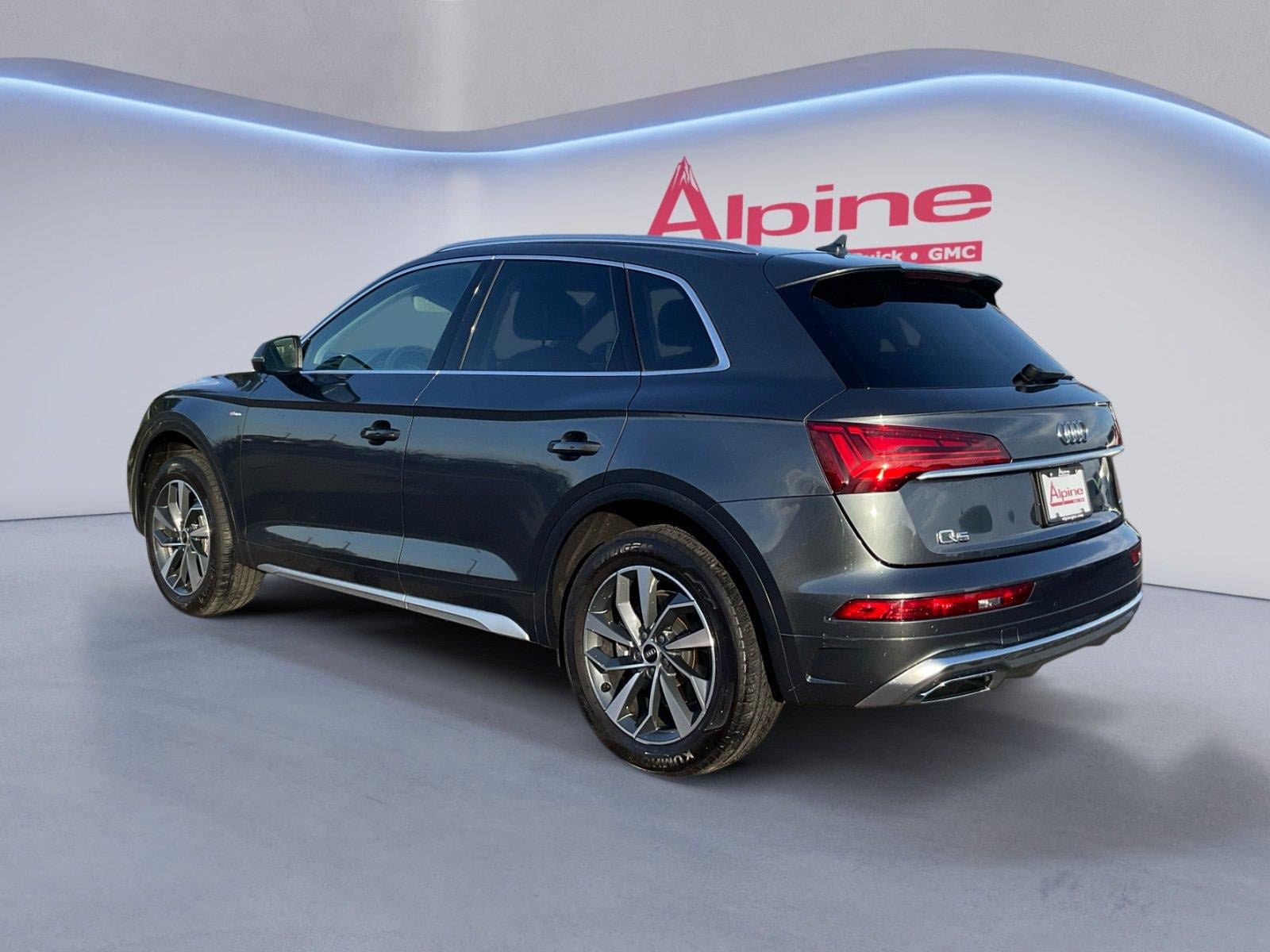 Used 2023 Audi Q5 2.0T Premium Plus w/ Premium Plus Package AWD/4WD image 3