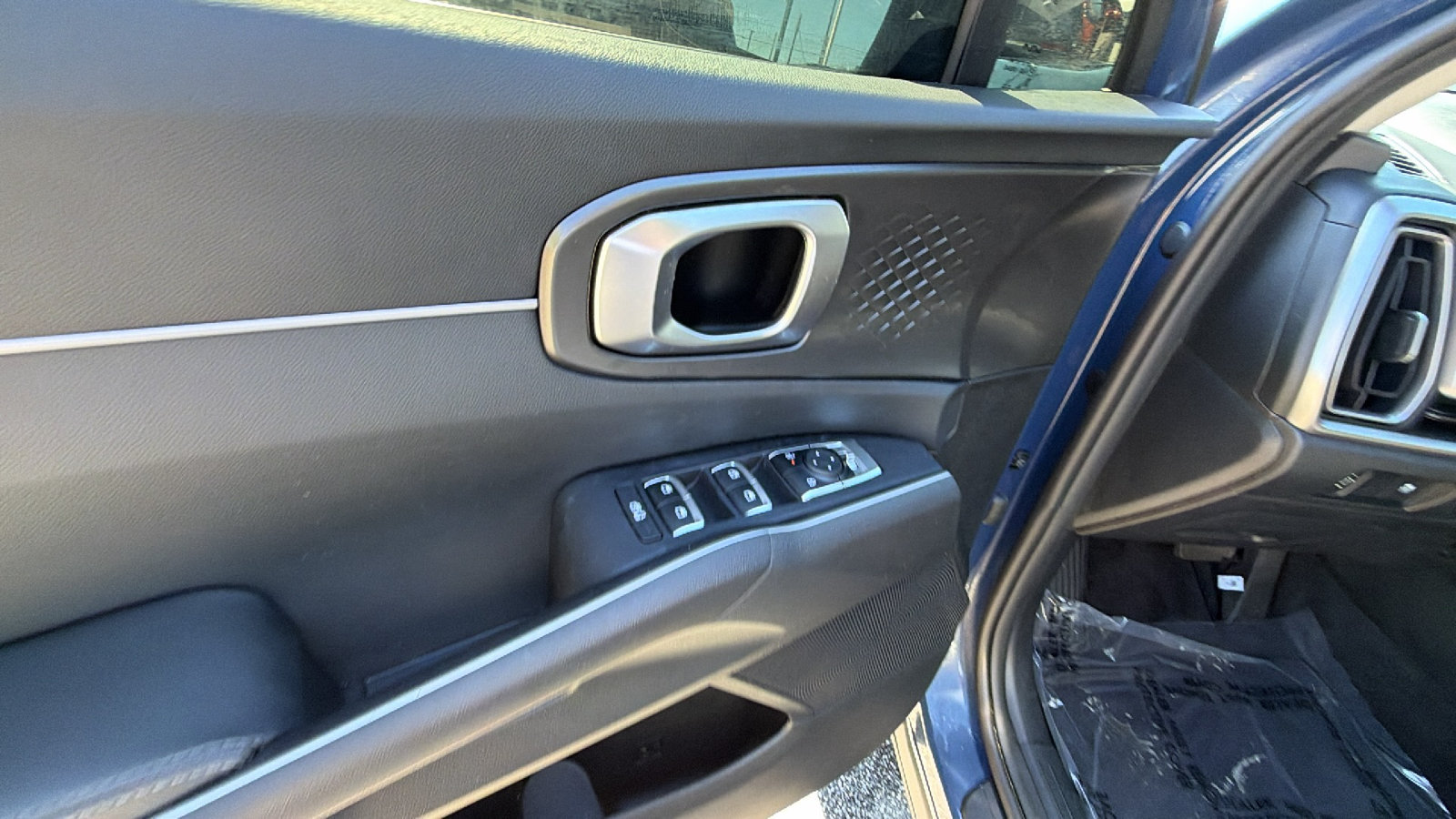 Used 2026 Kia Sorento S FWD image 16