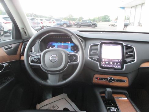 Used 2023 Volvo XC90 B6 Plus w/ Protection Package Premier AWD/4WD image 13