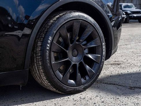 Used 2021 Tesla Model Y Long Range image 8