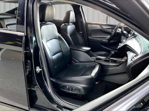 Used 2019 Chevrolet Malibu Premier w/ Sun and Wheel Package FWD image 29