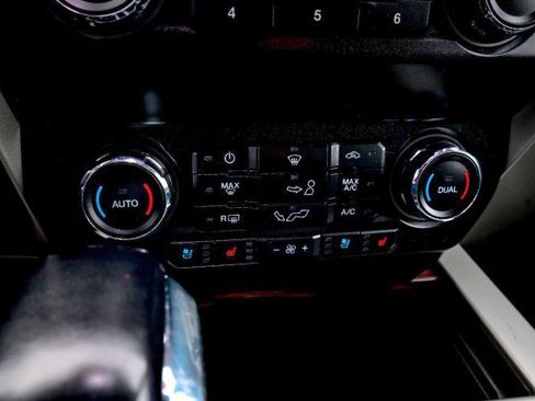 Used 2019 Ford F150 Lariat image 31