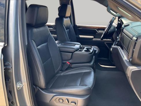 Used 2025 GMC Sierra 1500 SLT RWD image 9