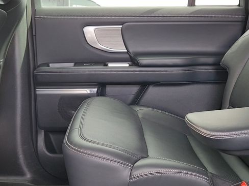 Certified 2025 Ford Expedition Max Platinum image 17