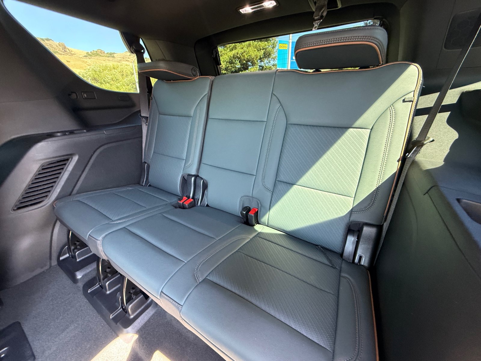 Used 2025 GMC Yukon AT4 AWD/4WD image 21