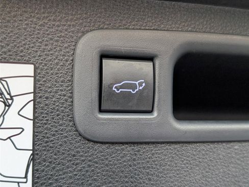 Used 2022 Toyota Highlander Platinum image 16