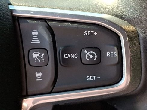 Used 2023 RAM 1500 Laramie AWD/4WD image 22
