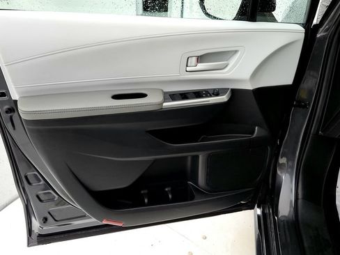 Used 2025 Toyota Sienna LE AWD/4WD image 23