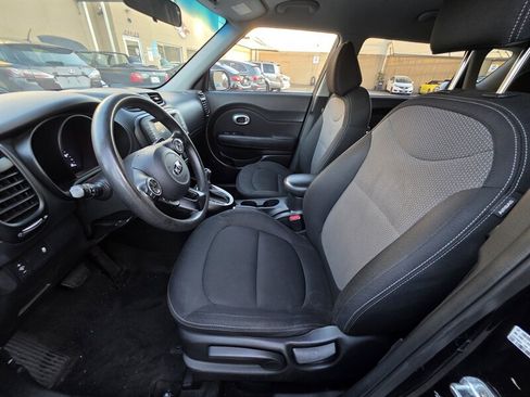 Used 2018 Kia Soul + FWD image 11