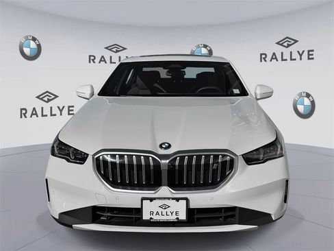 Certified 2025 BMW i5 xDrive40 w/ Premium Package image 2