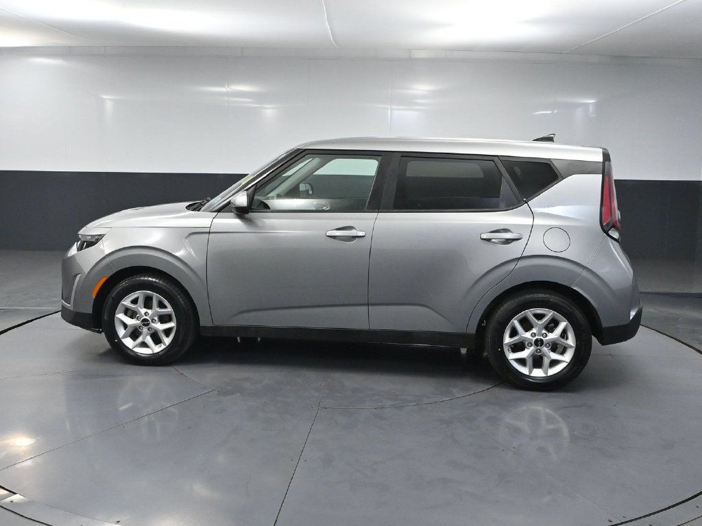 Used 2023 Kia Soul LX w/ LX Technology Package FWD image 7