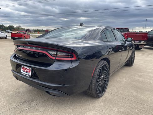 Used 2023 Dodge Charger SXT image 4