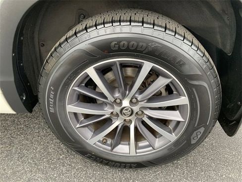 Used 2017 Toyota Highlander XLE image 35