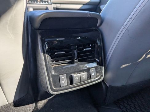 Used 2019 Toyota Avalon Touring w/ Advanced Safety Package image 28