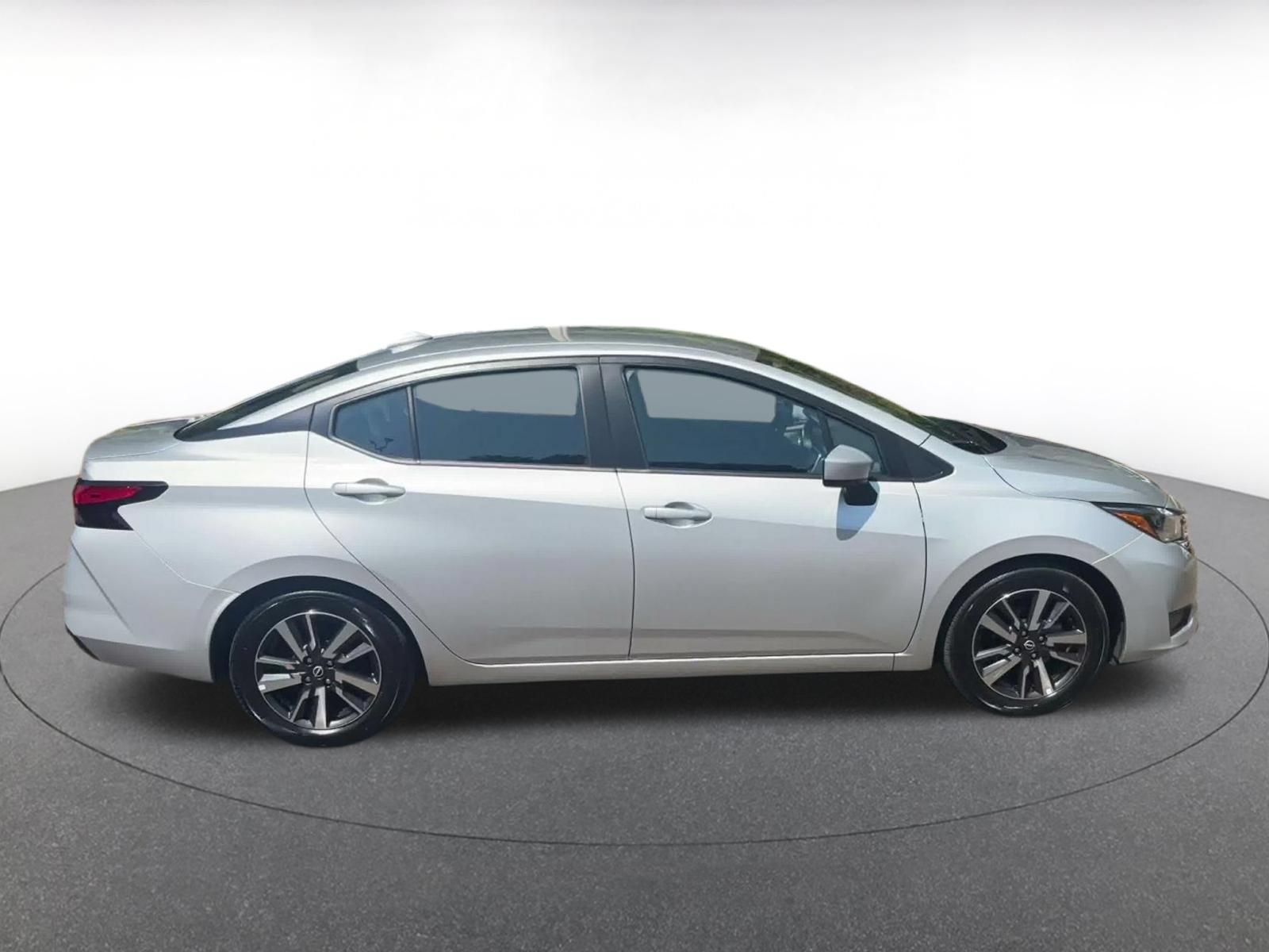 Used 2025 Nissan Versa SV FWD image 15