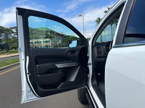 Used 2020 Chevrolet Colorado LT w/ Safety Package image 13