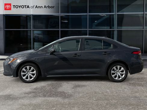 Used 2025 Toyota Corolla LE FWD image 3