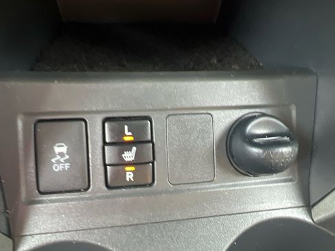 Used 2010 Toyota RAV4 Limited image 27