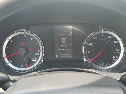 Used 2021 Toyota Highlander L FWD image 16