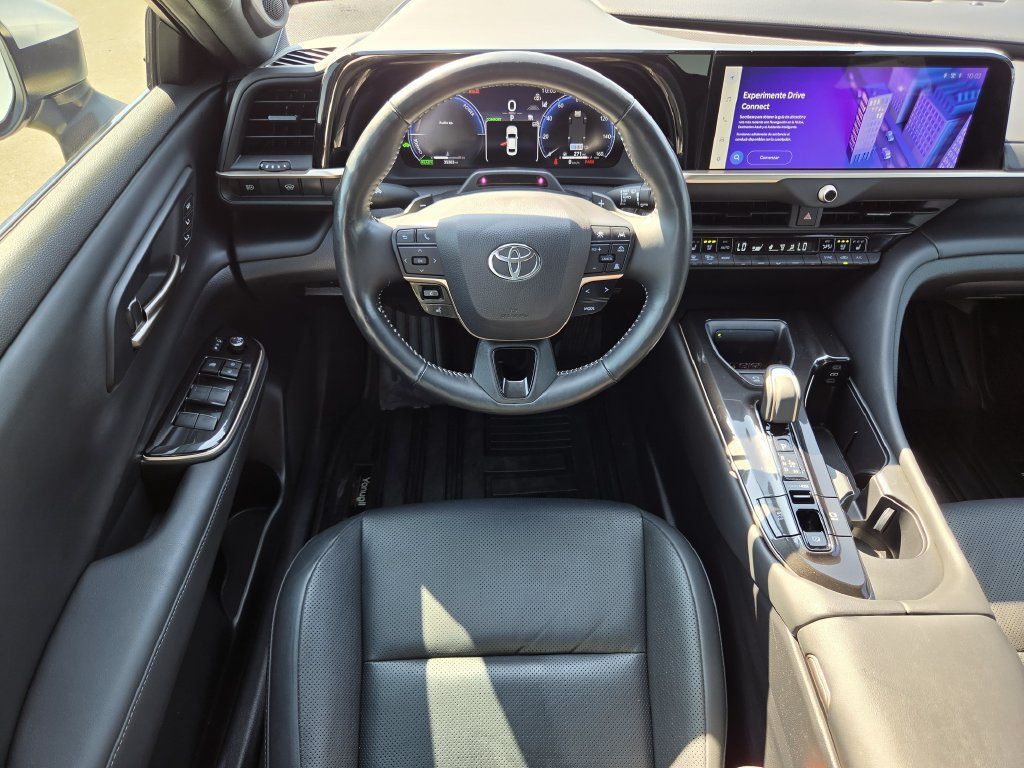 Used 2024 Toyota Crown Platinum AWD/4WD image 14
