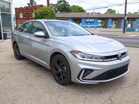 Used 2026 Volkswagen Jetta SE w/ Black Wheel Package FWD image 7