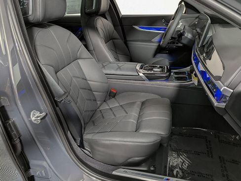 Used 2026 BMW i7 eDrive50 w/ Executive Package RWD image 40