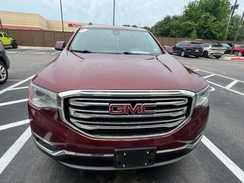 Used 2017 GMC Acadia SLT FWD image 2