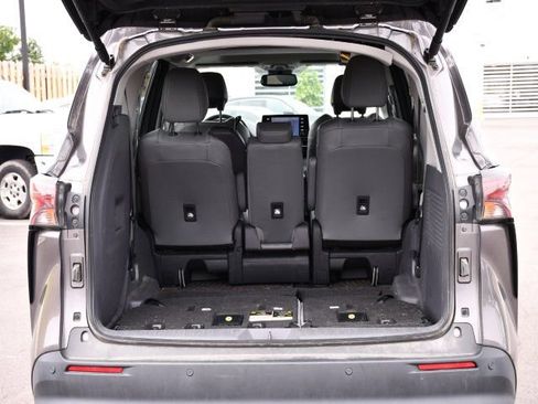 Used 2023 Toyota Sienna XLE w/ XLE Plus Package FWD image 21