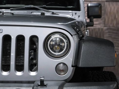 Used 2018 Jeep Wrangler Unlimited Sport S AWD/4WD image 41