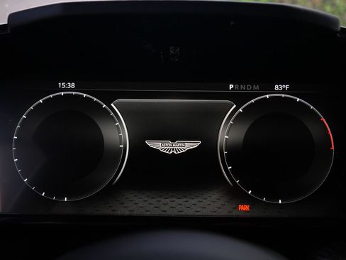 Used 2026 Aston Martin V8 Vantage S RWD image 6