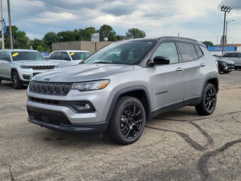 Used 2022 Jeep Compass Latitude AWD/4WD image 2