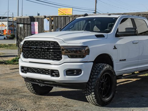 Used 2022 RAM 2500 Big Horn w/ Cold Weather Group image 4