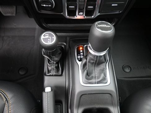 New 2025 Jeep Gladiator Sport image 32