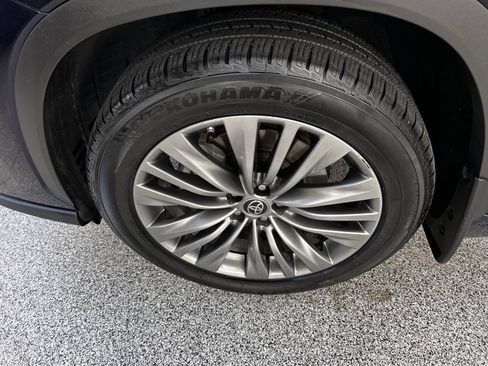 Certified 2020 Toyota Highlander Platinum image 11