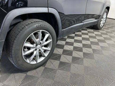 Used 2018 Jeep Cherokee Limited AWD/4WD image 6