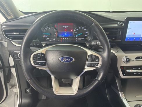 Used 2022 Ford Explorer XLT w/ Equipment Group 202A AWD/4WD image 13
