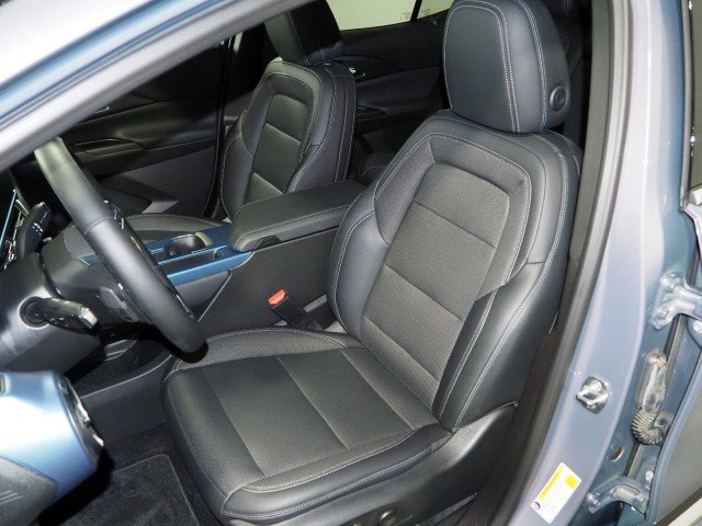 Used 2024 Chevrolet Equinox EV FWD LT w/ 2LT image 13