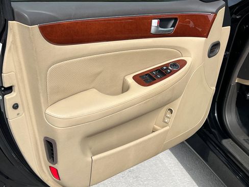 Used 2013 Hyundai Genesis 3.8 RWD image 10