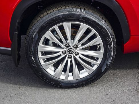 Used 2023 Toyota Highlander Platinum image 9