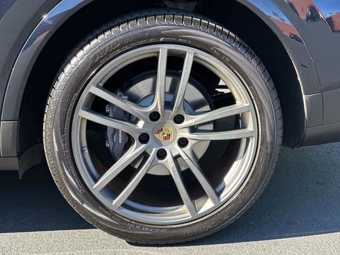 Used 2021 Porsche Cayenne image 8