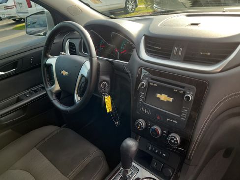 Used 2017 Chevrolet Traverse LT FWD image 8
