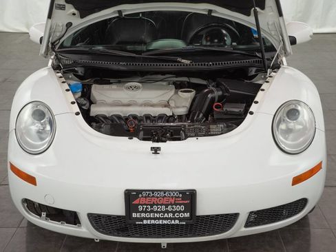 Used 2010 Volkswagen Beetle Coupe FWD image 2