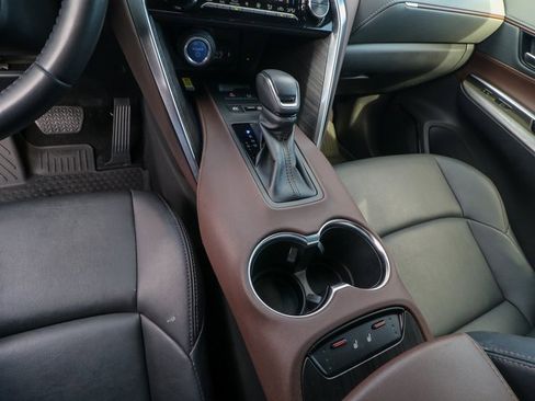 Used 2022 Toyota Venza image 20