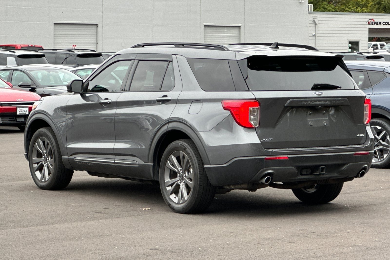 Used 2021 Ford Explorer XLT w/ Equipment Group 202A AWD/4WD image 6