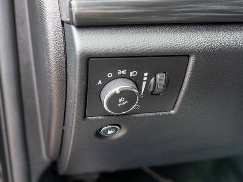 Used 2020 Jeep Grand Cherokee Laredo AWD/4WD image 17