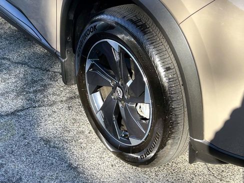 Used 2025 Nissan Rogue SV image 8