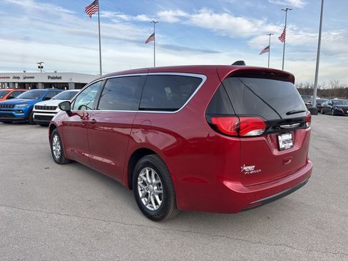 New 2026 Chrysler Voyager LX image 5