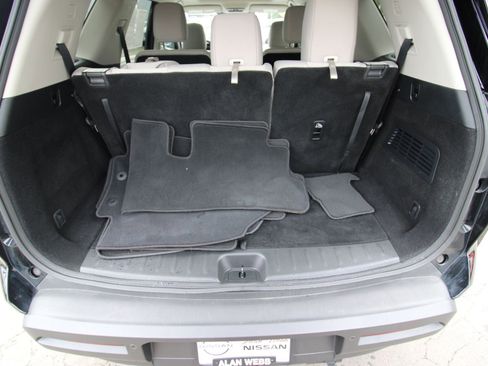 Used 2024 Nissan Pathfinder SV w/ SV Premium Package image 33