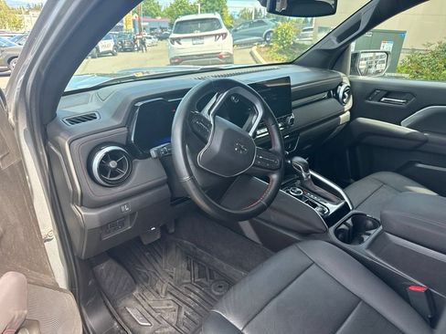 Used 2025 Chevrolet Colorado Z71 w/ Technology Package AWD/4WD image 9