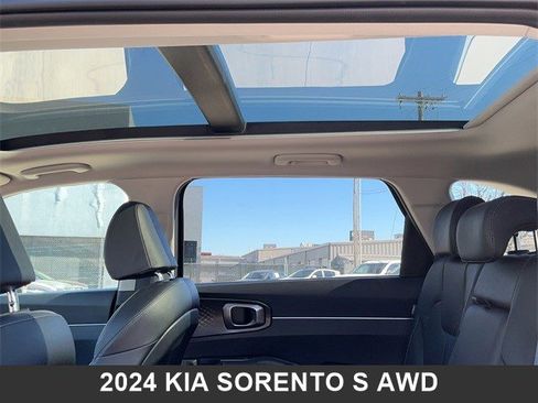 Used 2024 Kia Sorento S w/ Panoramic Sunroof Package image 14